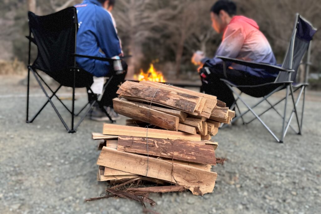 キャンプ　薪
