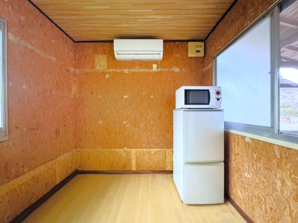 バンガロー　エアコン　冷蔵庫　電子レンジ